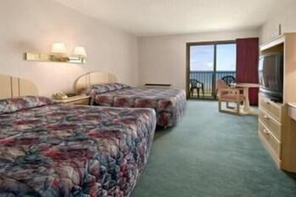 Bavarian Haus Lakefront Inn (St Ignace)
